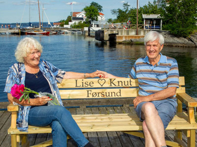 Lise og Knut Førsund sin benk Photo:  Sven Aage Madsen